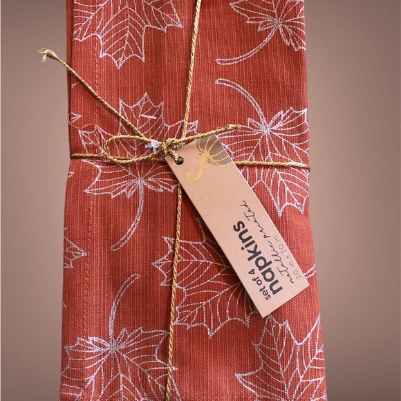 Four new falling leaves fabric napkins in a wrapped set - Picture 5 of 6